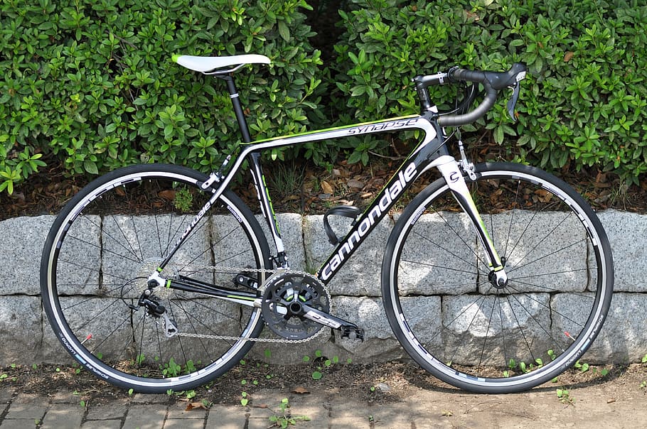 cannondale white road bike