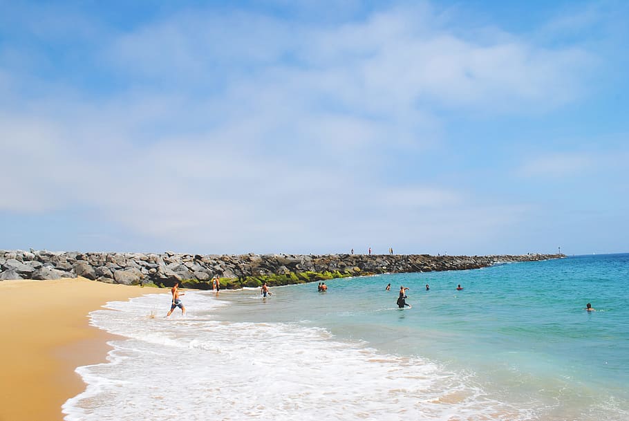people swimming on beach, people swimming at the beach, Sumer HD wallpaper