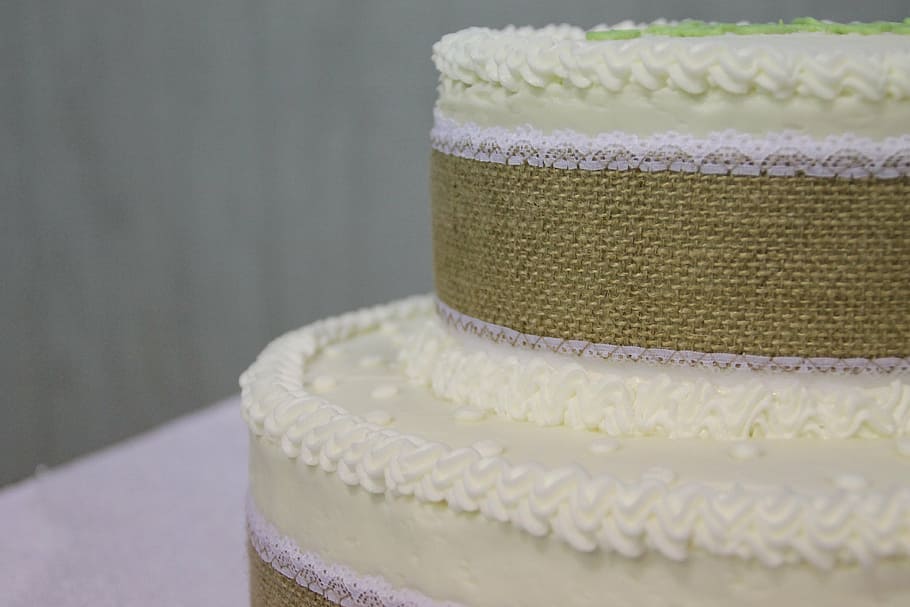 cake, wedding cake, burlap, food, sweet, dessert, celebration HD wallpaper