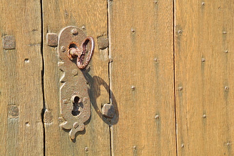 rusty doorway lock, door lock, key, castle, security, metal HD wallpaper