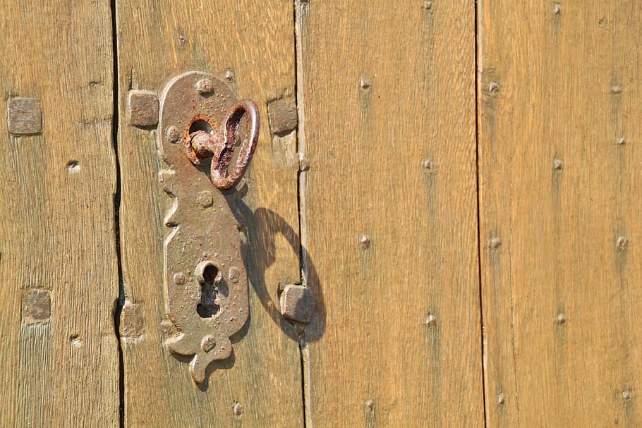rusty doorway lock, door lock, key, castle, security, metal HD wallpaper