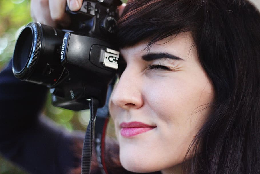 Woman Taking a Photo With Canon Dslr Camera, close -up, face HD wallpaper