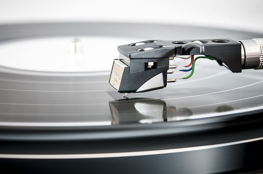 photo of vinyl player, record player, turntable, needle, music