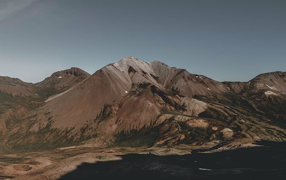 photo of mountain under gray sky, aerial, view, brown, daytime HD wallpaper