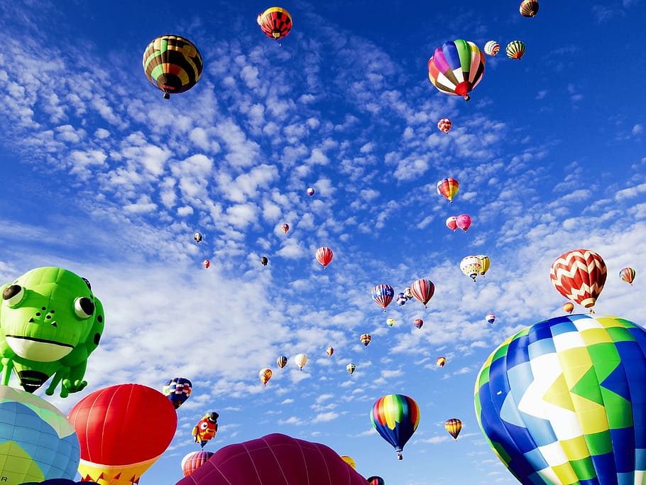 photo of flying hot air balloon lot, balloon fiesta, albuquerque