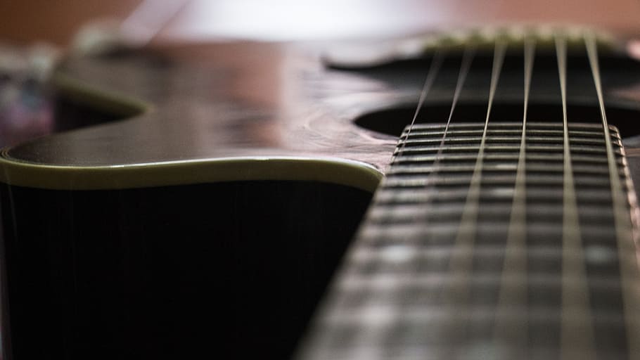 shallow focus photography of brown and black acoustic guitar, HD wallpaper