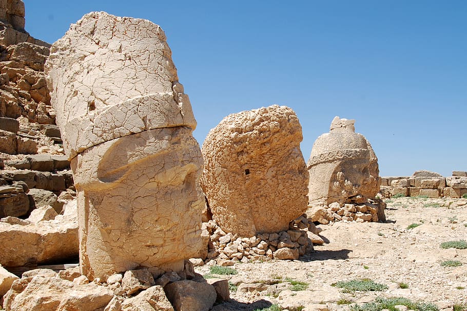 three stone head statues on brown field, Nemrut Dağı, Mountain