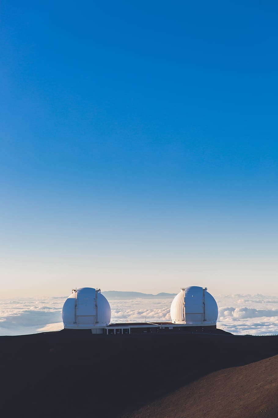 white building on top of mountain with sea of clouds, photo of white dome building near cliff HD wallpaper