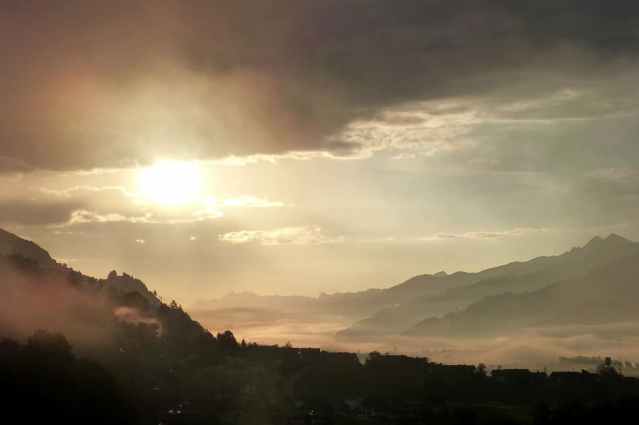 Clouds, Mountains, morgenstimmung, back light, village, sun HD wallpaper