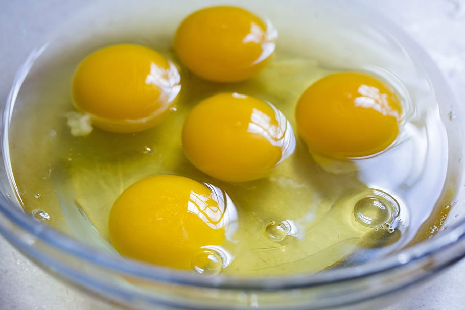 five eggs in bowl, baking, raw eggs, yolks, food and drink HD wallpaper