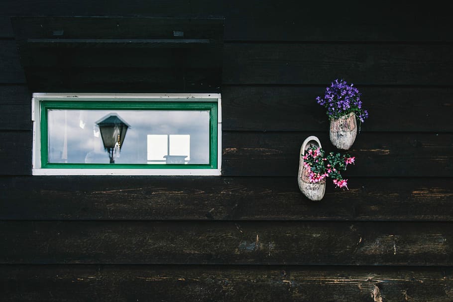 rectangular mirror on wall, two beige wooden flower pots on wall HD wallpaper