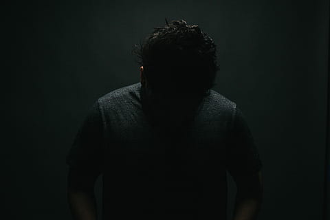 black crew-neck shirt, man wearing gray and black shirt, head HD wallpaper