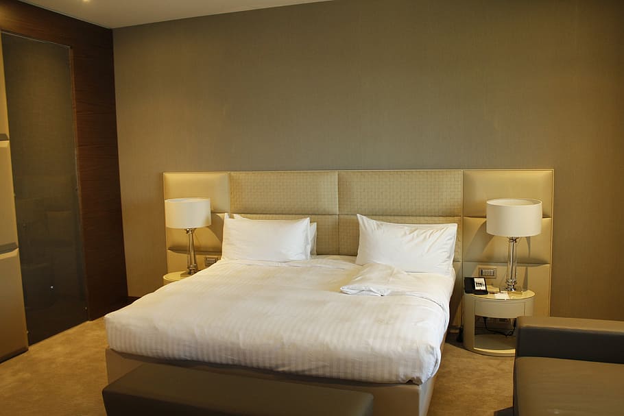white bedspread and pillows on bed inside room, hotel, cushions HD wallpaper
