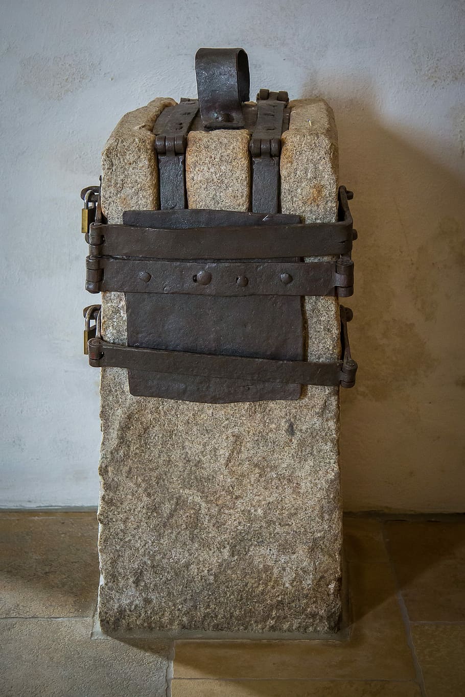offertory box, victims, donation, restorative box, church, christianity HD wallpaper