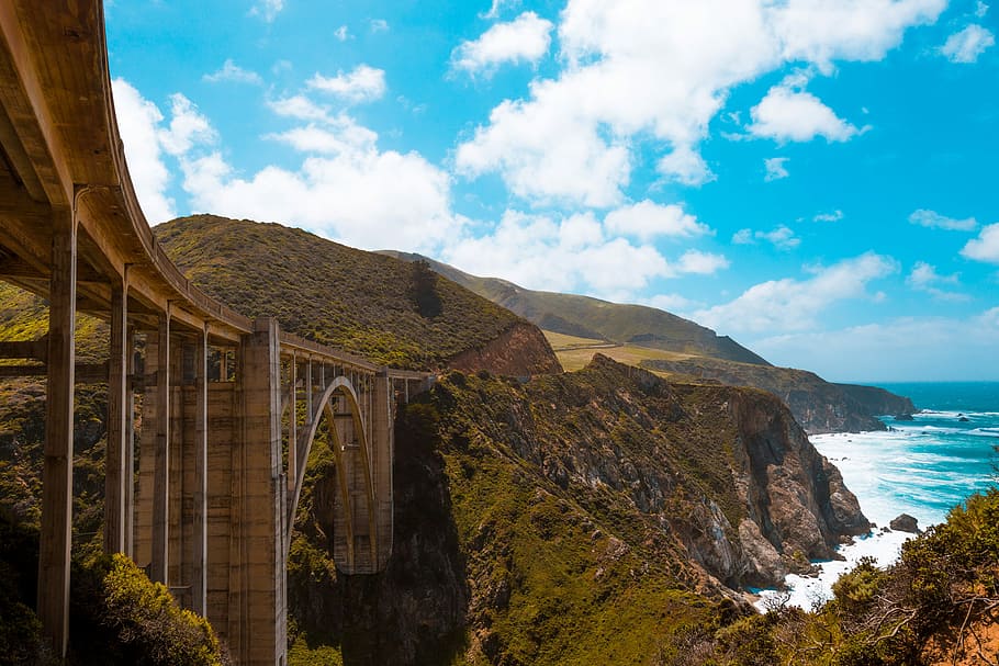 photo of bridge near body of water, photo of brown bridge at daytime HD wallpaper