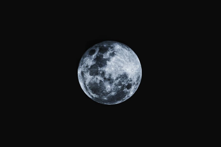 round moon with black background, white moon at nighttime, space HD wallpaper