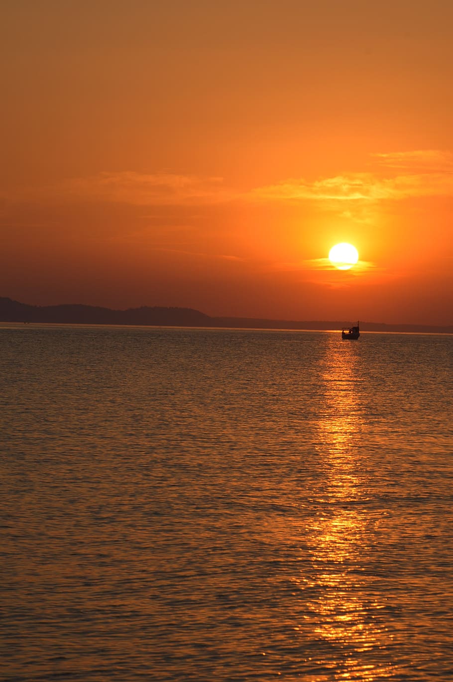 sunset, dawn, water, twilight, sky, sea, orange color, beauty in nature HD wallpaper
