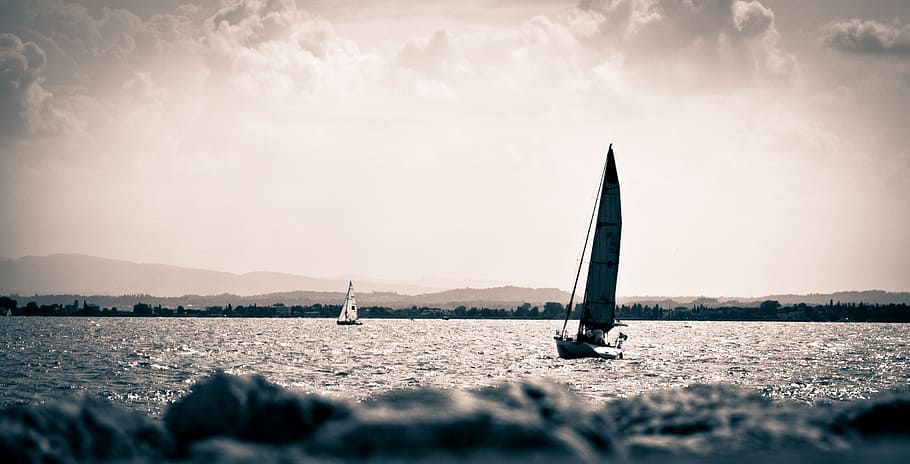 grayscale photo of sailboat on body of water, lake, vela, garda, HD wallpaper