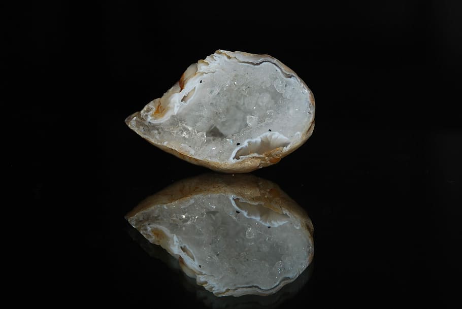 calcite geode, white, mineral, stone, reflection, macro, decoration, HD wallpaper