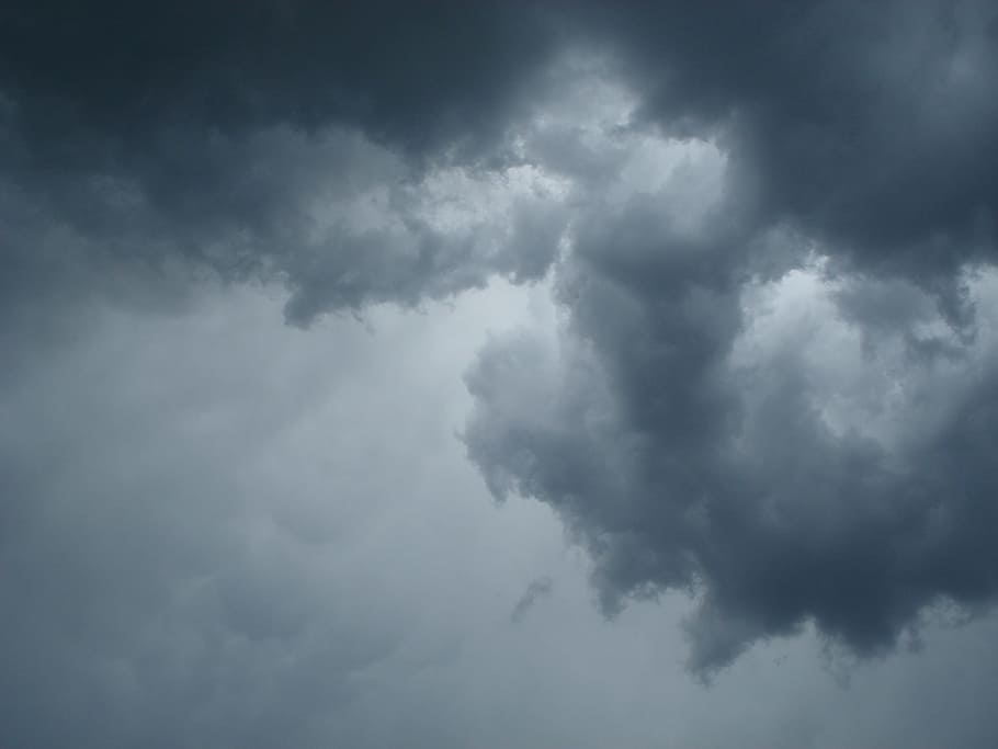 Bạn đang tìm kiếm một bức hình nền độc đáo và ấn tượng? Hãy tải ngay bức hình nền HD mưa bão với gam màu xanh nhạt lung linh. Độ phân giải cao, tương thích với nhiều loại thiết bị và hoàn toàn miễn phí.