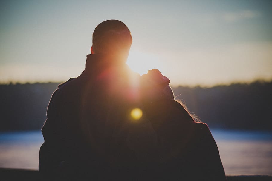 sunset, couple, love, romantic, date, lens flare, outside, romance, HD wallpaper