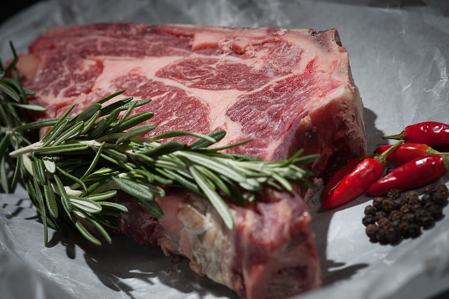 Red Meat With Chili Pepper and Green Spies, beef, cooking, dinner HD wallpaper