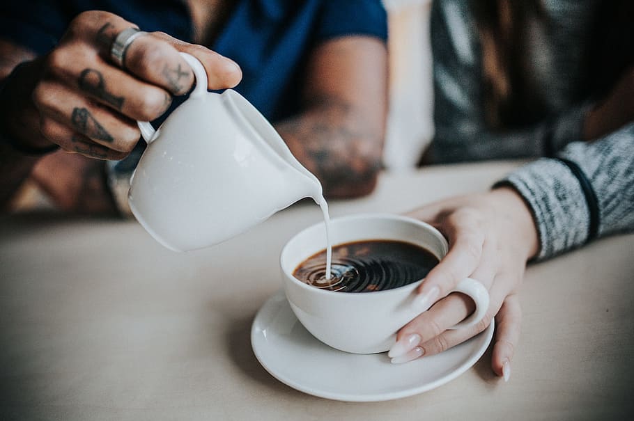 person pouring milk on black coffee, blur, caffeine, cappuccino HD wallpaper