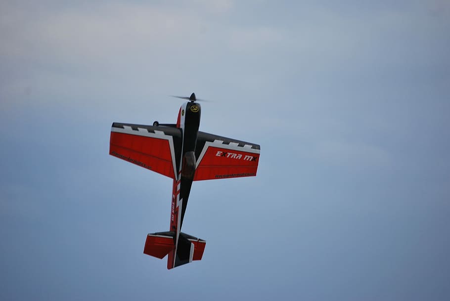 Model Airplane, day, direction, no people, outdoors, sky, road sign HD wallpaper
