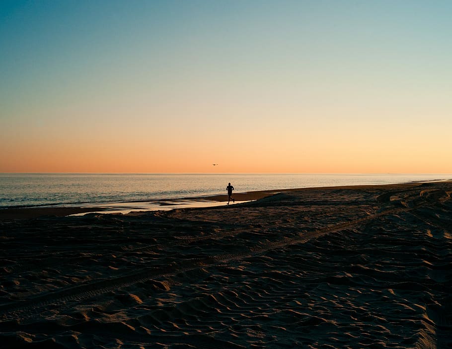 person on seashore during golden hour, person running on seashore at daytime HD wallpaper