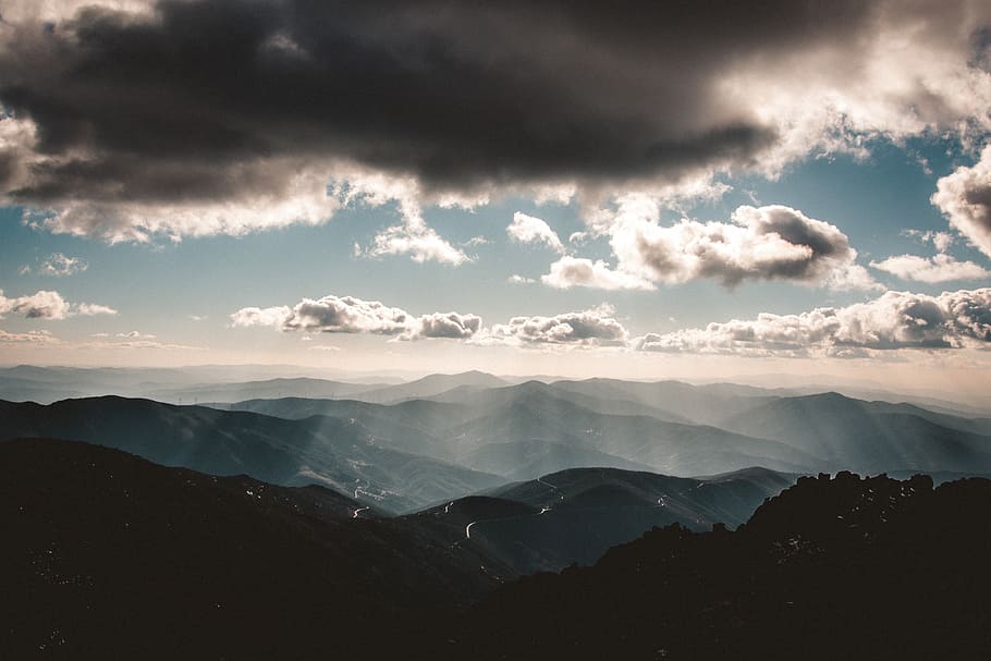 silhouette of mountains during daytime, mountain under grey and blue sky HD wallpaper