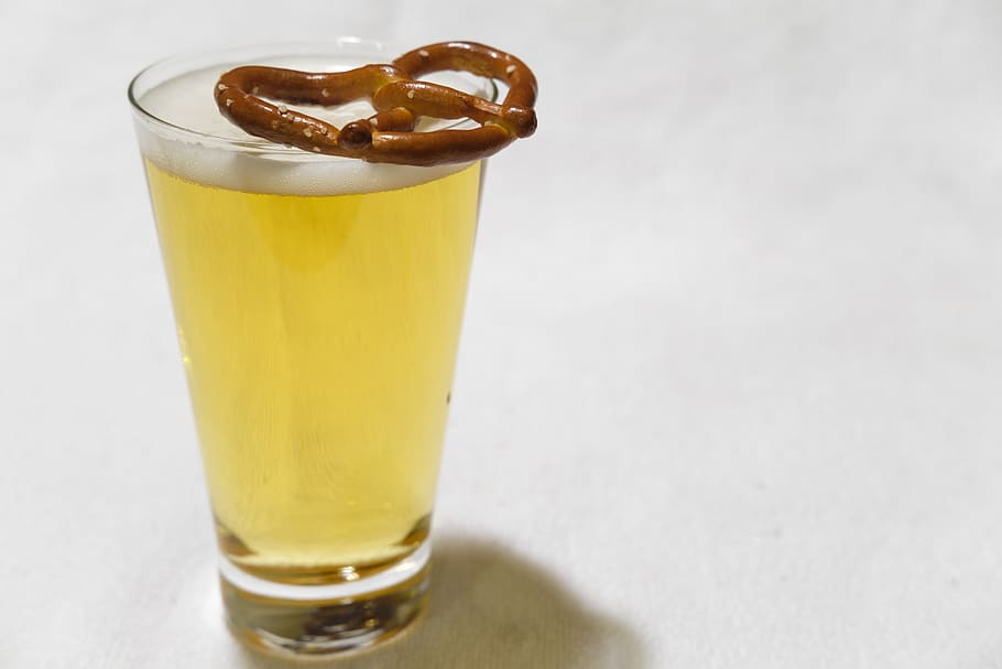 pretzel, pretzels, prezel, lye pretzel, beer, drink, alcohol, HD wallpaper