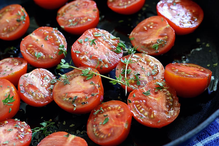 macro photography of sliced tomatoes, red, fresh, vegetable HD wallpaper