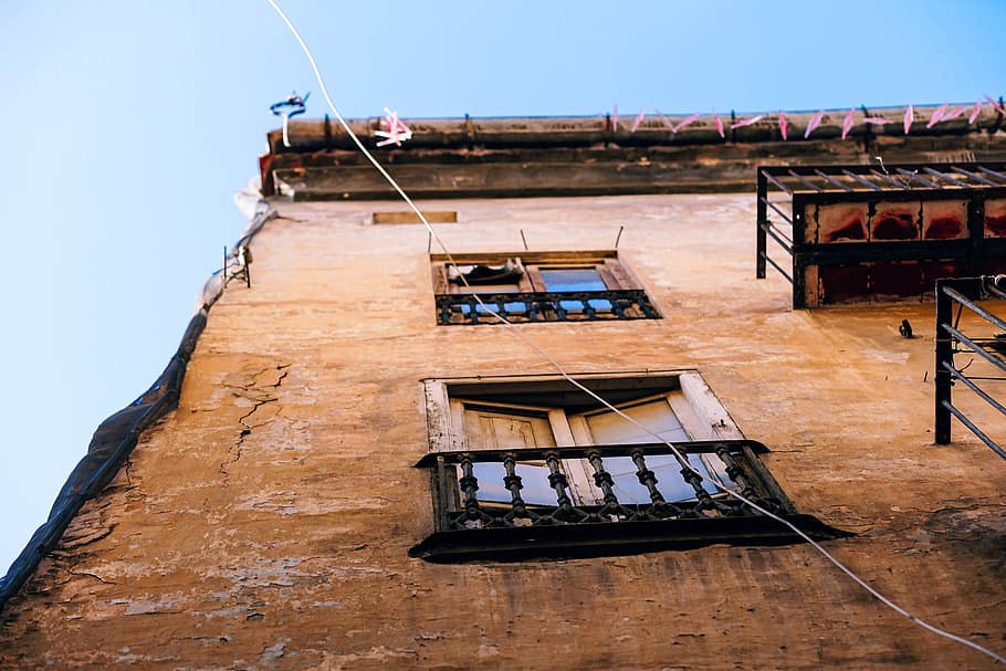 brown wooden window closed under blue sky during daytime, low angle photography of brown building HD wallpaper