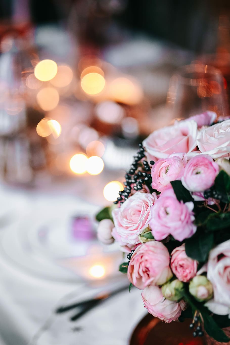 Christmas table decorations, table set, pink, holiday, glamour HD wallpaper