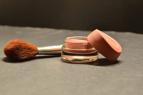 close up photo ofmakeup brush, cosmetics, compact, beauty, feminine HD wallpaper