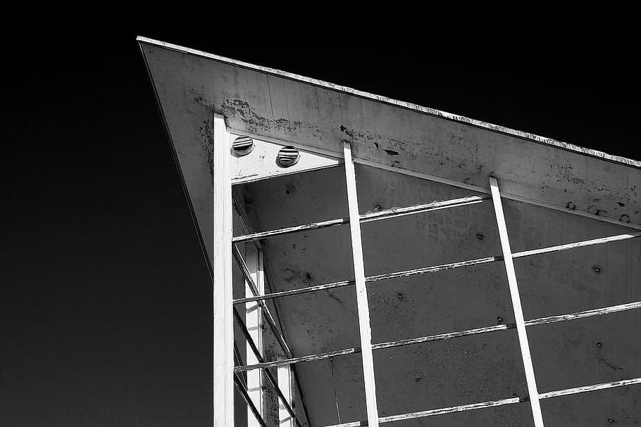 grayscale photography of metal arch roofg, grayscale triangular building HD wallpaper