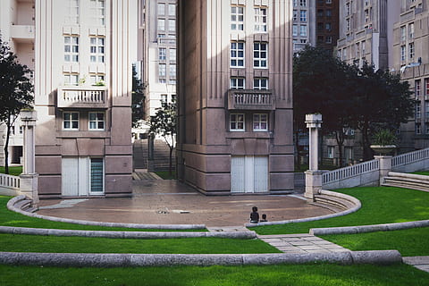Espaces d’Abraxas, by Ricardo Bofill - 1983, structural photo of grey structure HD wallpaper