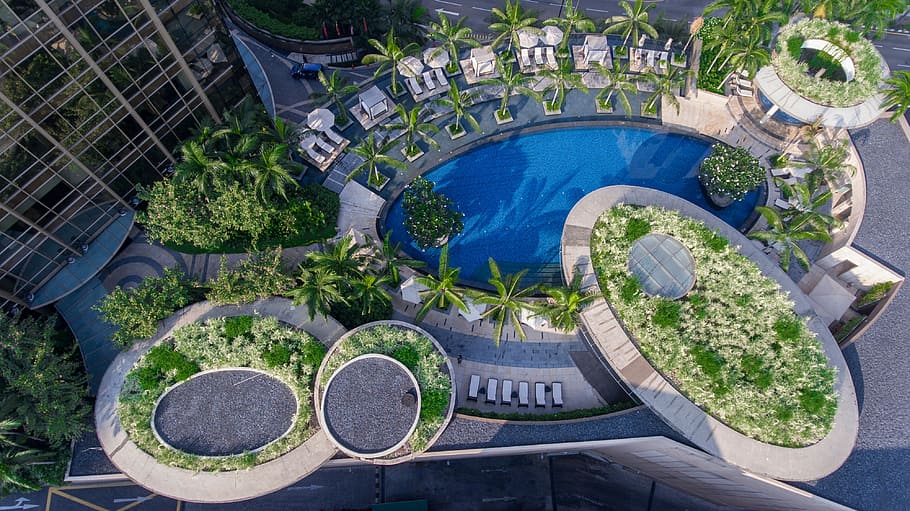 bird's eyeview of hotel resort, aerial view of building with garden and pool