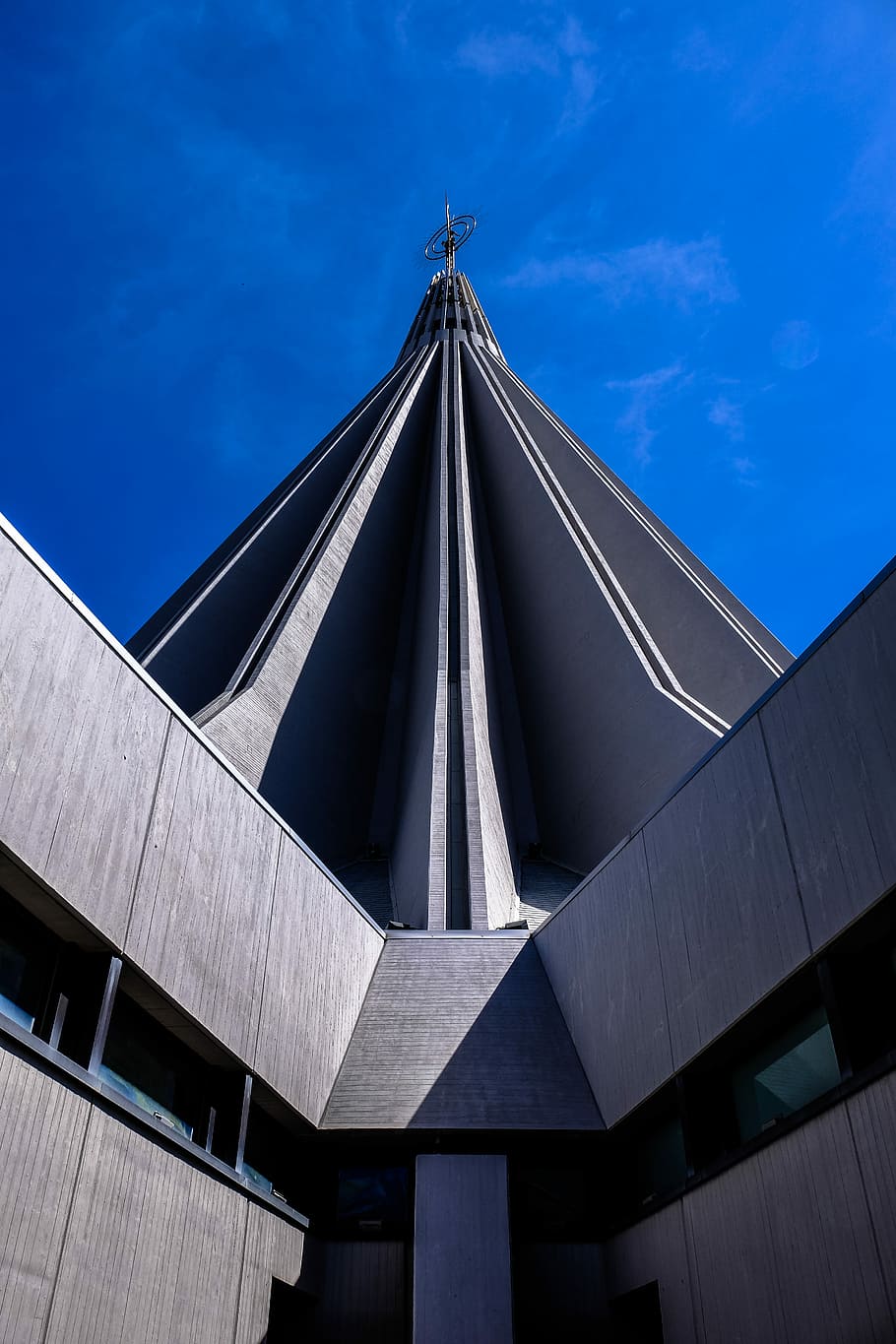 gray concrete building with circle finial under clear sky, gray concrete building HD wallpaper