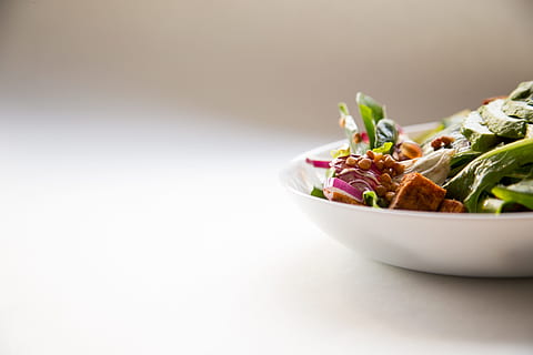 vegetable dish in white ceramic bowl, shallow focus photography of vegetable on bowl HD wallpaper