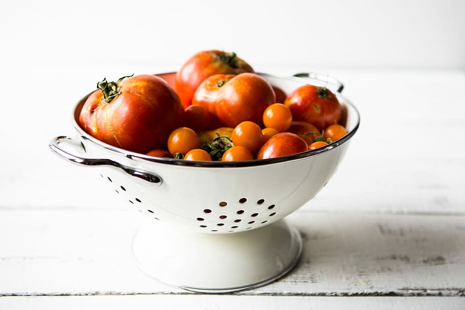 Tomatoes in Colander, tomatoes on metal strainer bowl, red, fruit HD wallpaper