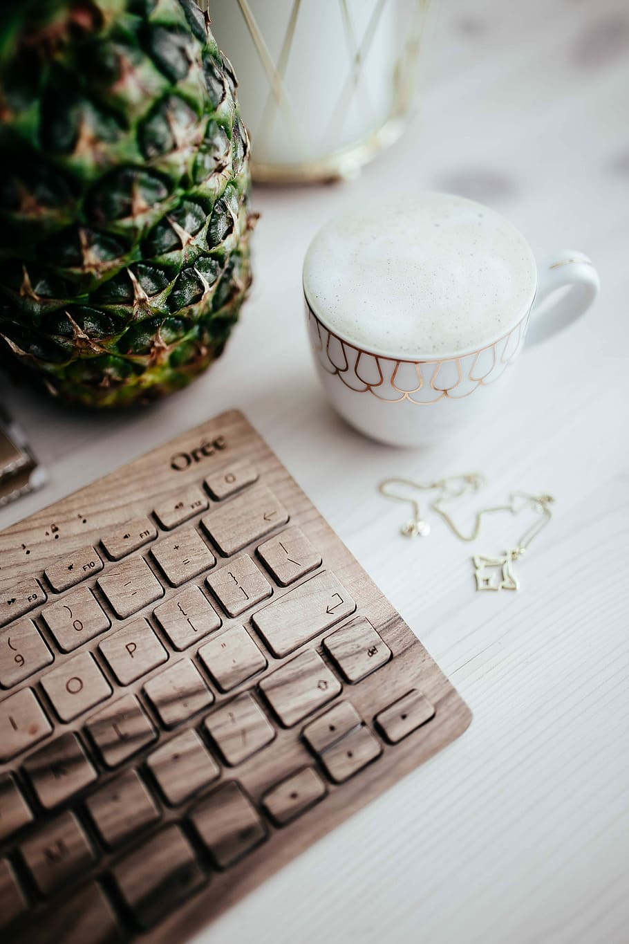Wooden keyboard and cup of coffee, technology, desk, oree, cappucino HD wallpaper
