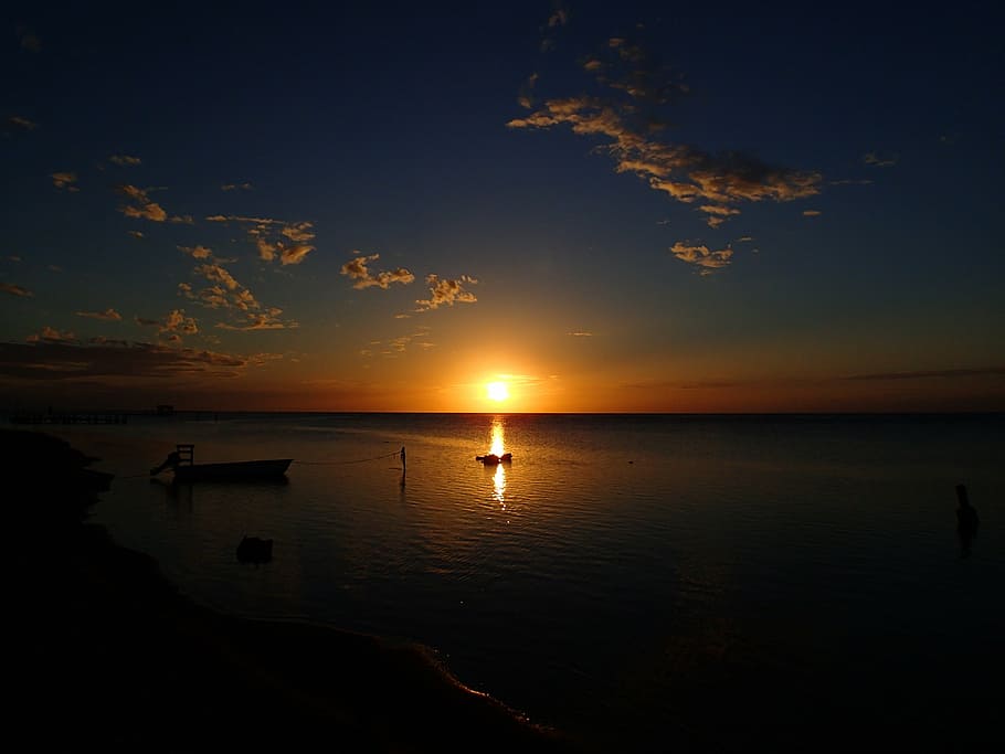 sunset, roatan, boat, water, sky, scenics - nature, beauty in nature HD wallpaper