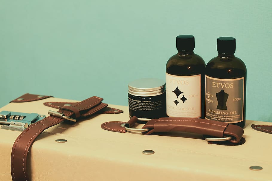 Etvos labeled bottle on brown case, old-fashioned, retro Styled HD wallpaper