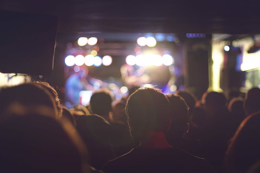 bokeh photography of man wearing shirt, bokeh photography of crowd of people HD wallpaper