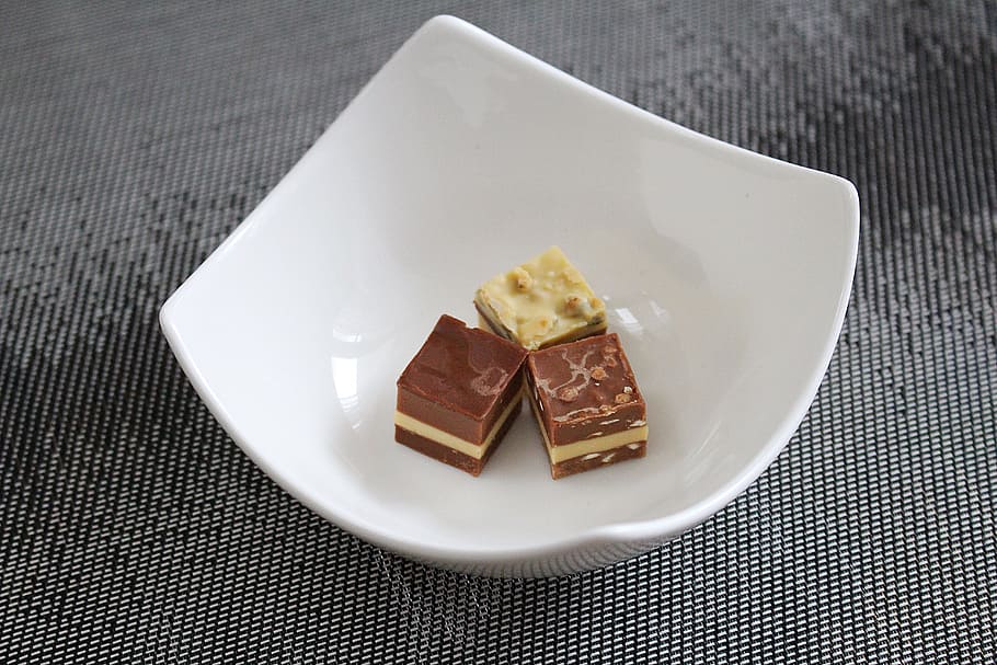 Chocolate, Nibble, Candy, chocolates, chocolate praline, plate HD wallpaper