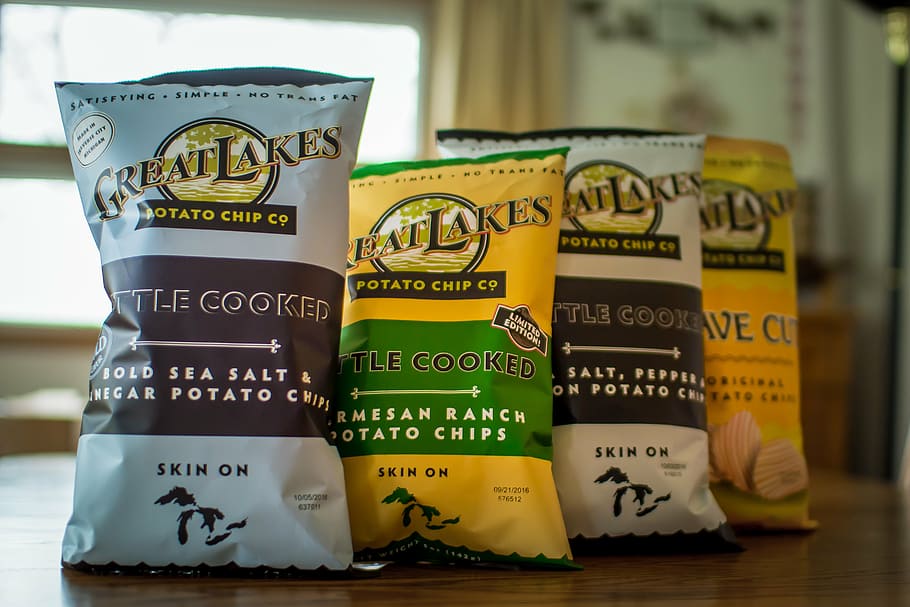 chips, potato chips, snack, lunch, crispy, salt, crisps, food HD wallpaper