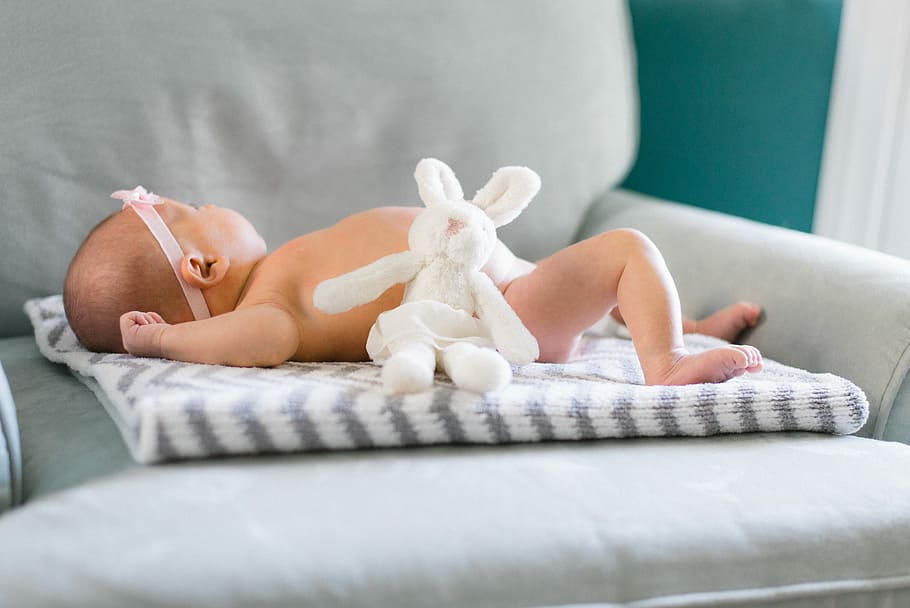 baby on white and gray mat, baby lying down chair, newborn, baby girl, HD wallpaper