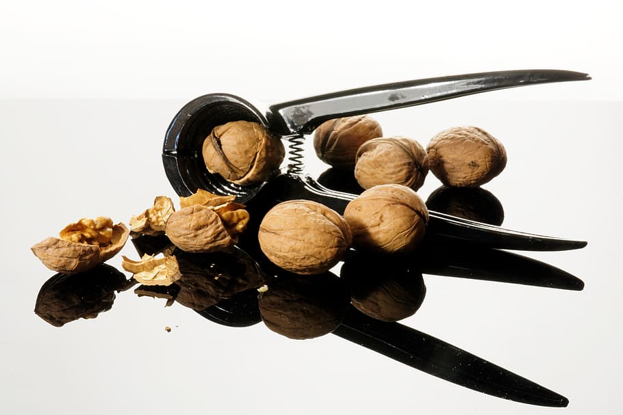 nut, nutcracker, nutshells, christmas time, breaking up, food HD wallpaper