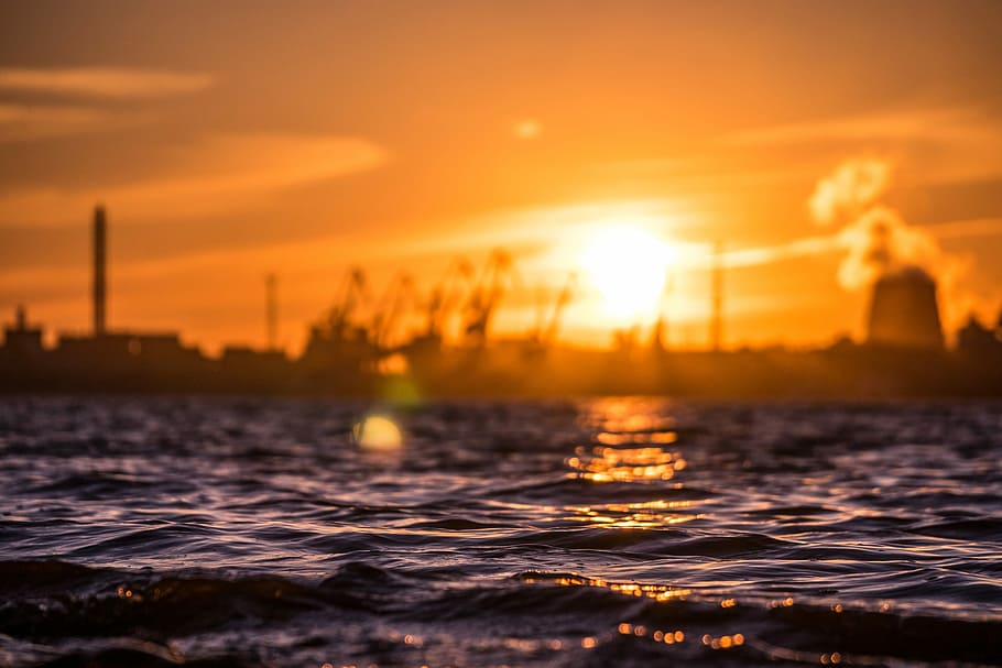 body of water during golden hour, close up photo of seashore HD wallpaper